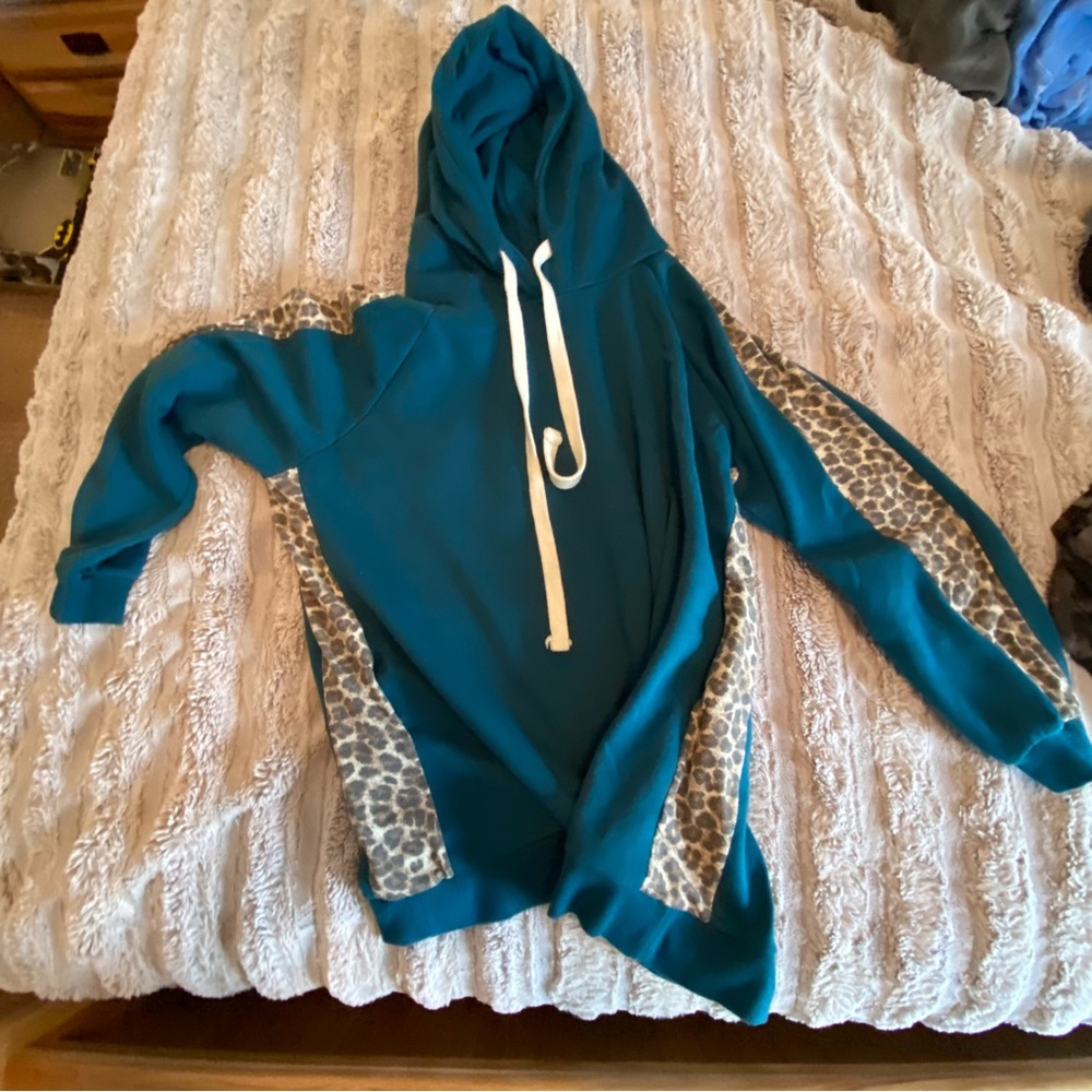 Zenana hooded sweatshirt turquoise and cheetah 2x